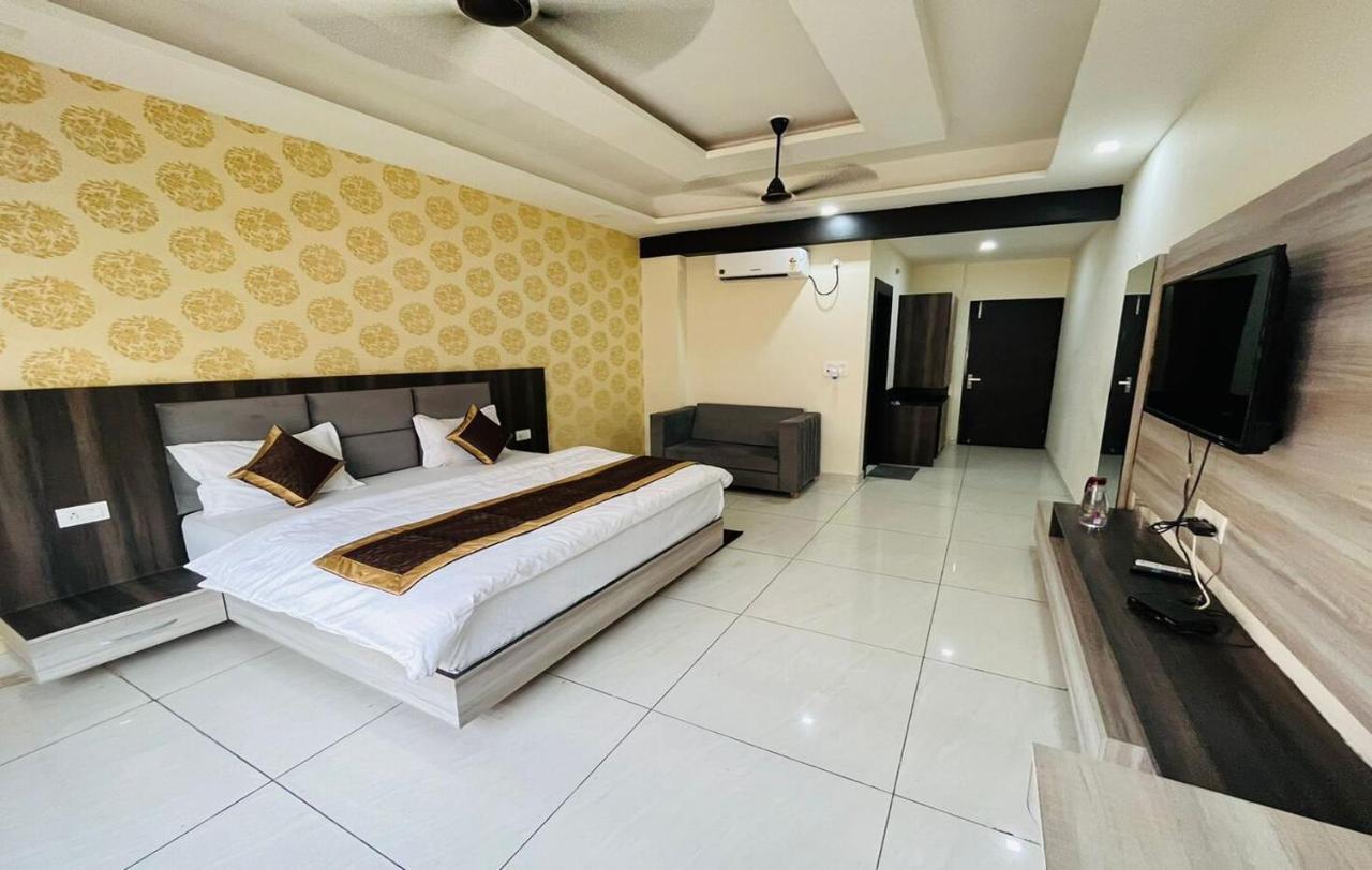 הרידוואר Hotel Blue Pine מראה חיצוני תמונה